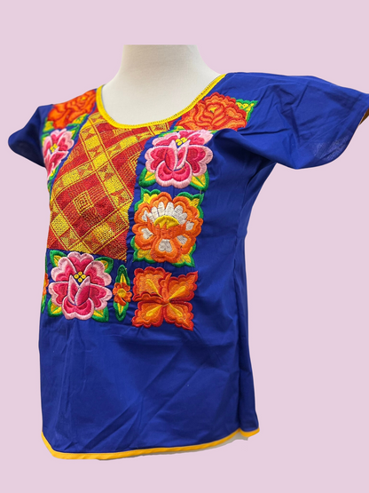 Blusa con flores y tejido tipo cadenilla