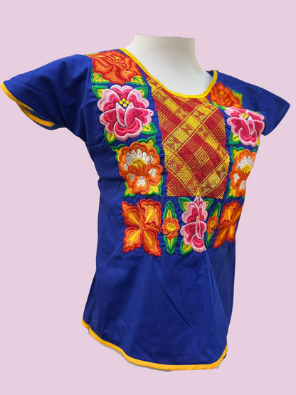 Blusa con flores y tejido tipo cadenilla