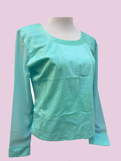 Blusa artesanal de cadenilla fina con manga larga turquesa