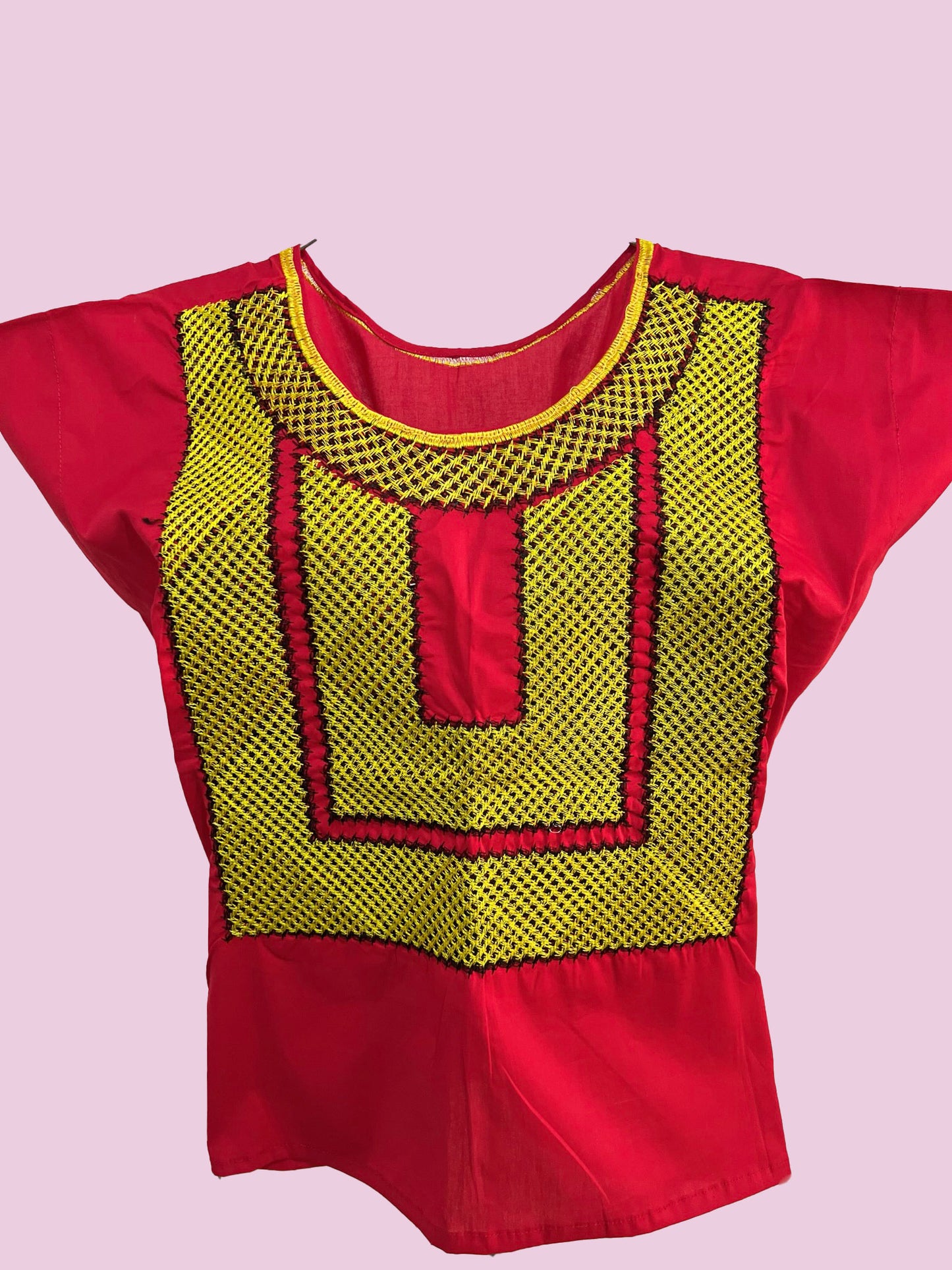 Blusa con tejido tipo cadenilla en fondo rojo