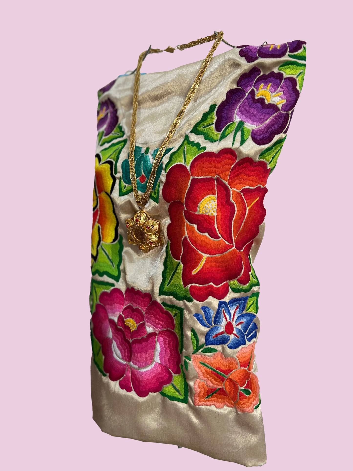 Huipil bordado a mano color arena