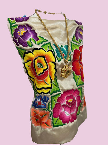 Huipil bordado a mano color arena