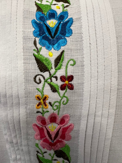 Guayabera de flores