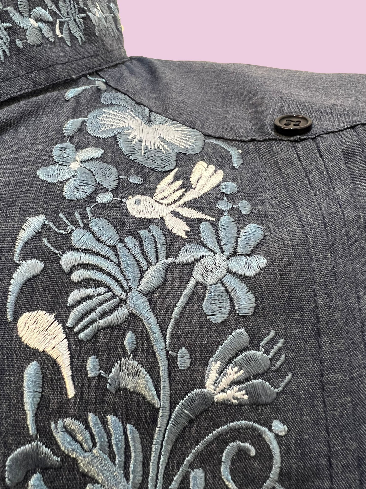 Guayabera diseño de colibrí